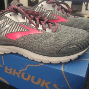 Brooks Womens Adrenaline GTS 18 gray/pink